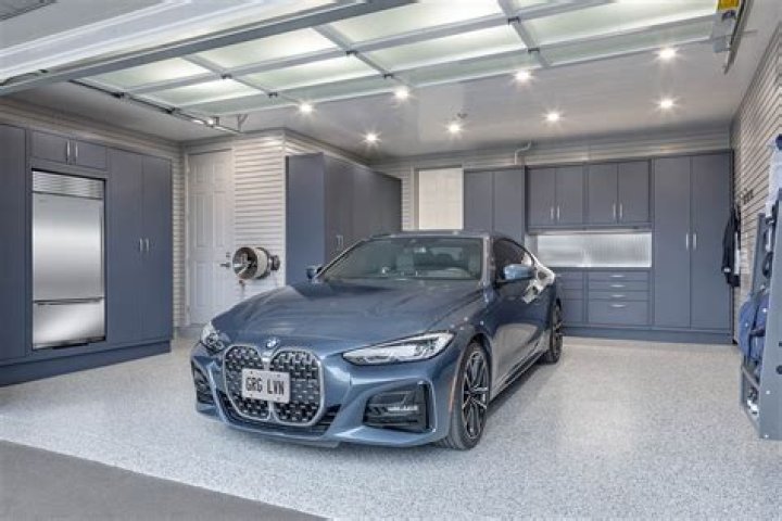 Can a TV be stored in a garage