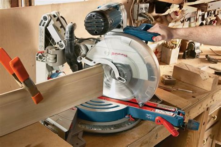 Do new miter saws come with blade