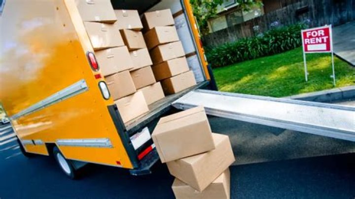 Do U-Haul trucks come with straps