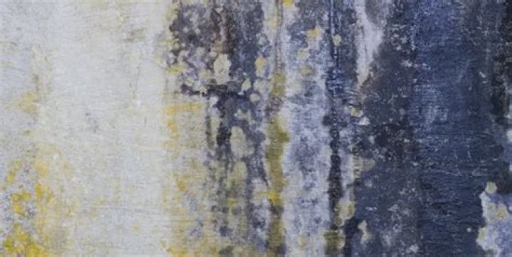 Does acrylic paint scratch easily