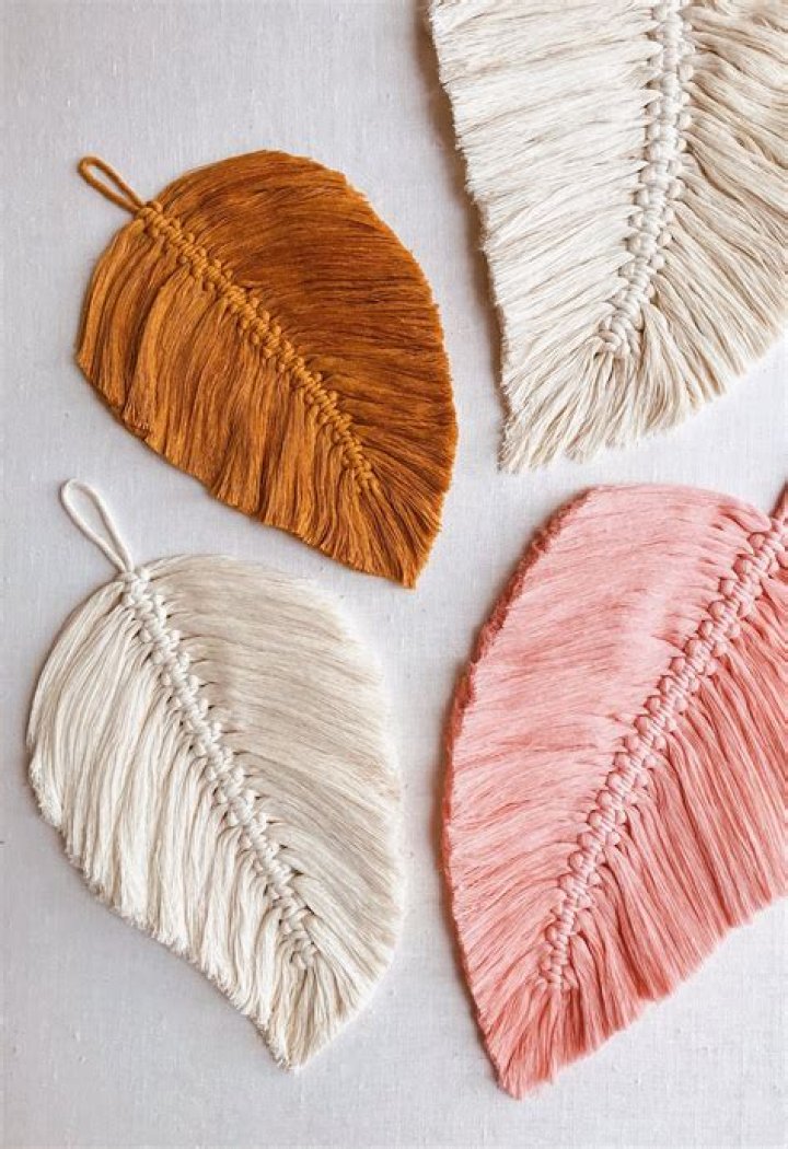 How do you make macrame feathers