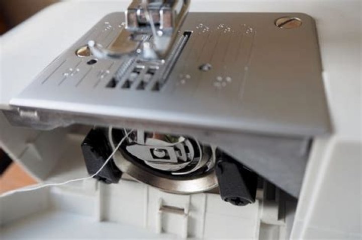 Is the bobbin supposed to spin