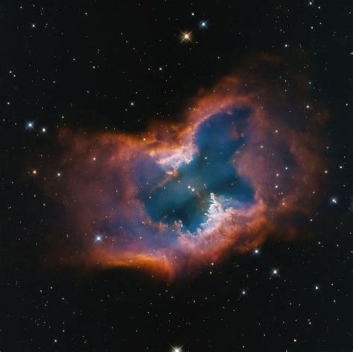 What causes a planetary nebula