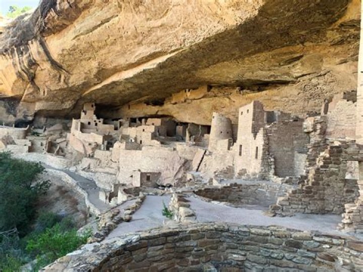 What Indians built Mesa Verde