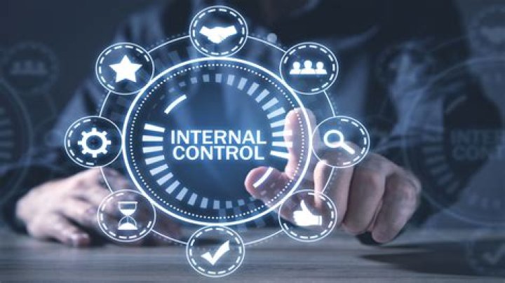 Who is in control of the Internet